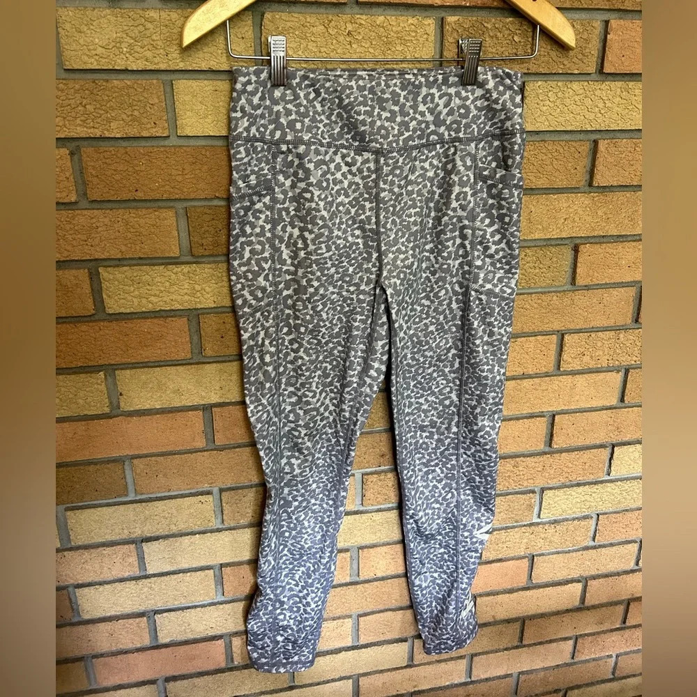 Reebok Girl’s Athletic Leggings Cheetah Animal Print Gray and White Size 18 XXL